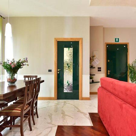 Elegant & Cozy Apartment In The Heart Of Рим Экстерьер фото