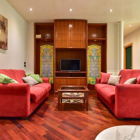 Elegant & Cozy Apartment In The Heart Of Рим Экстерьер фото