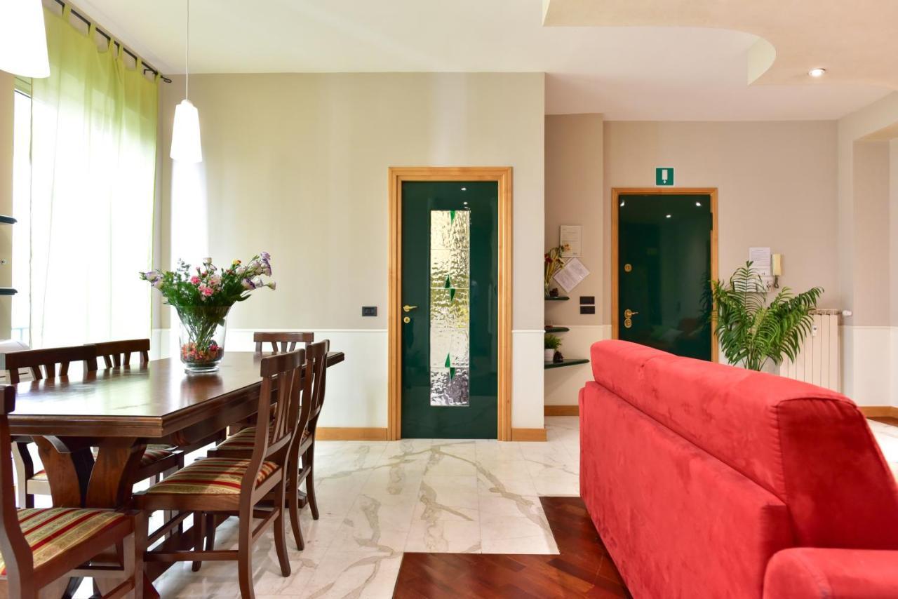 Elegant & Cozy Apartment In The Heart Of Рим Экстерьер фото