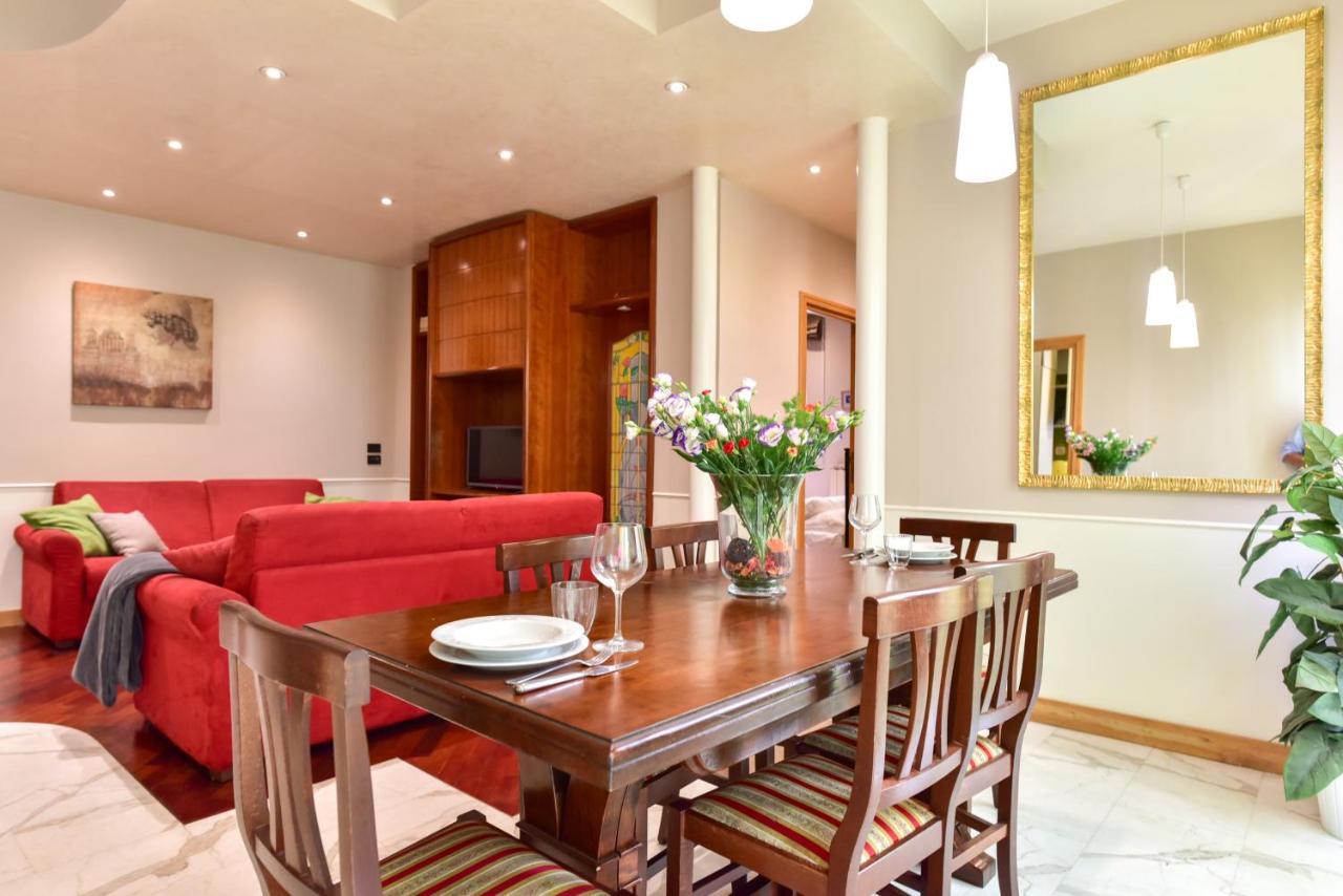 Elegant & Cozy Apartment In The Heart Of Рим Экстерьер фото