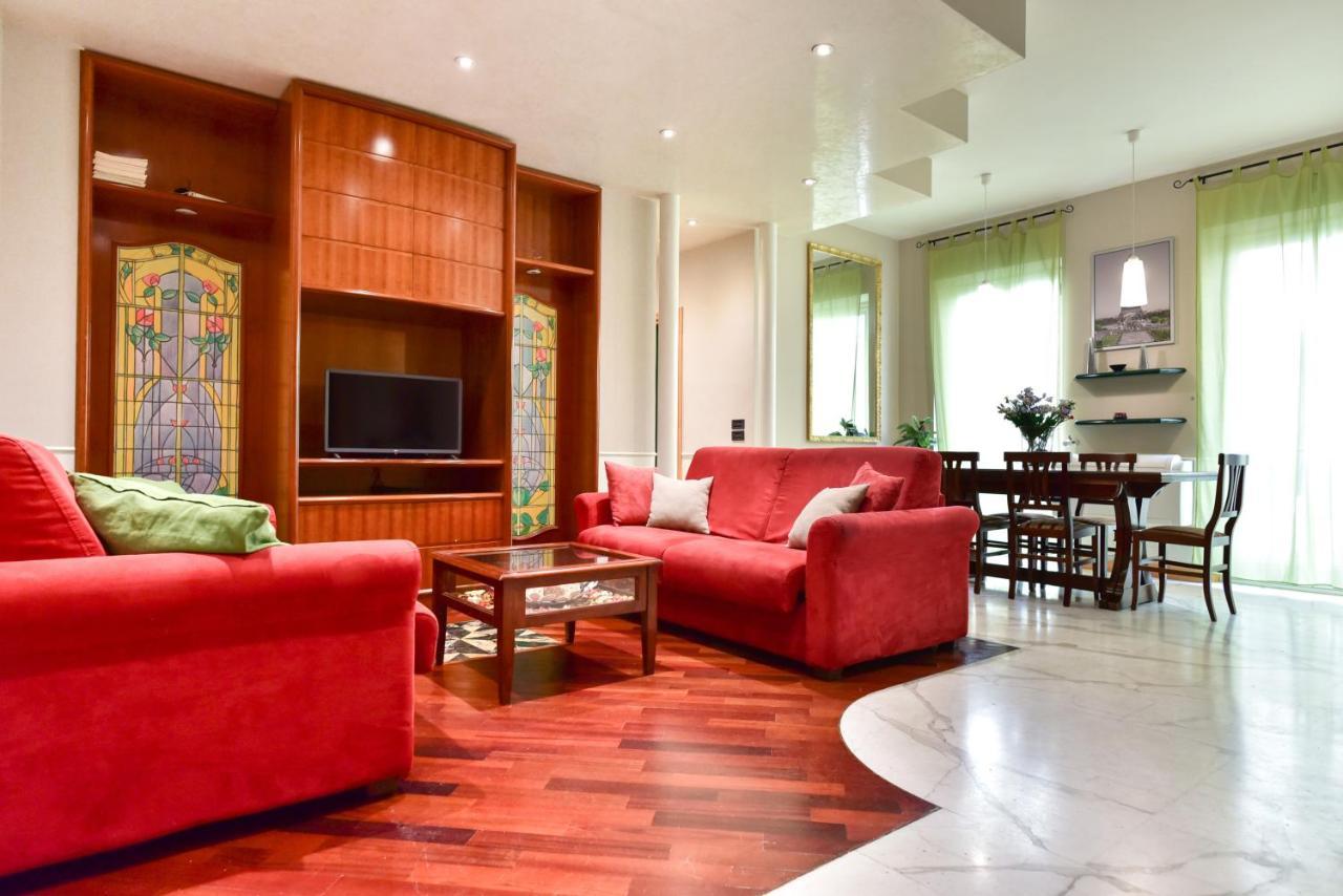Elegant & Cozy Apartment In The Heart Of Рим Экстерьер фото